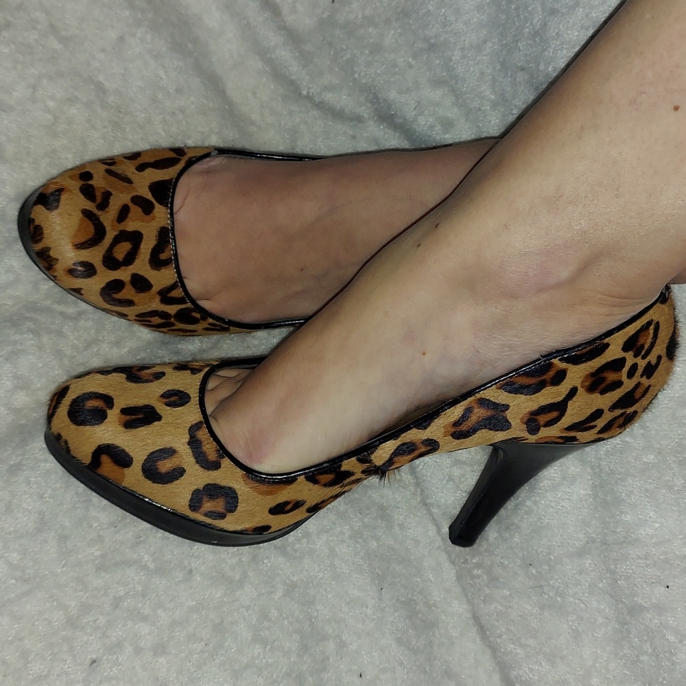 Worn Women's Heels Pumps Closed Toe Leopard Print 9